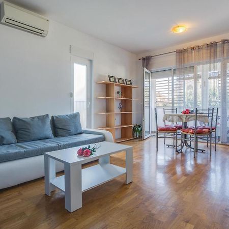 Lovely Apartment In Umag With Kitchen מראה חיצוני תמונה
