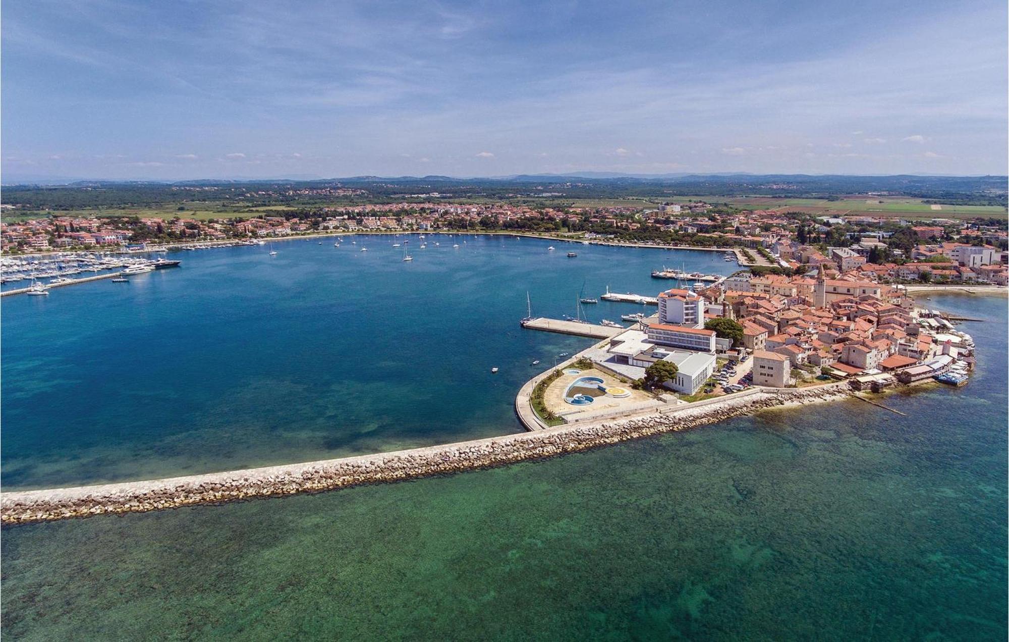 Lovely Apartment In Umag With Kitchen מראה חיצוני תמונה