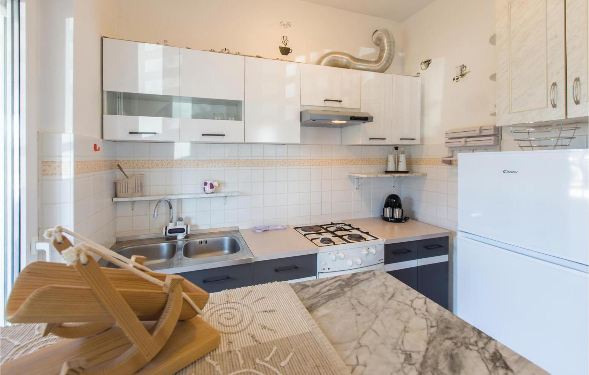 Lovely Apartment In Umag With Kitchen מראה חיצוני תמונה
