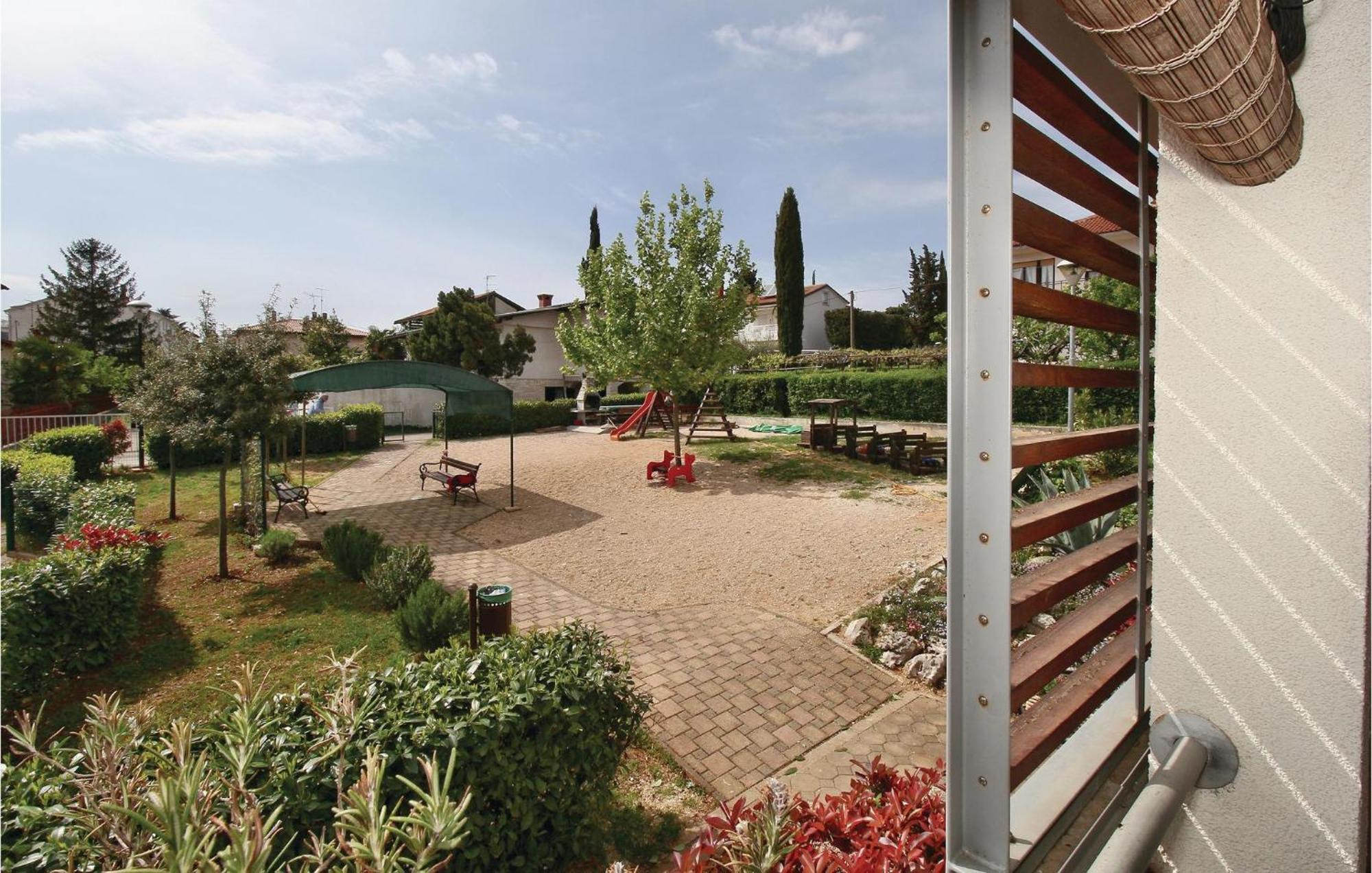 Lovely Apartment In Umag With Kitchen מראה חיצוני תמונה