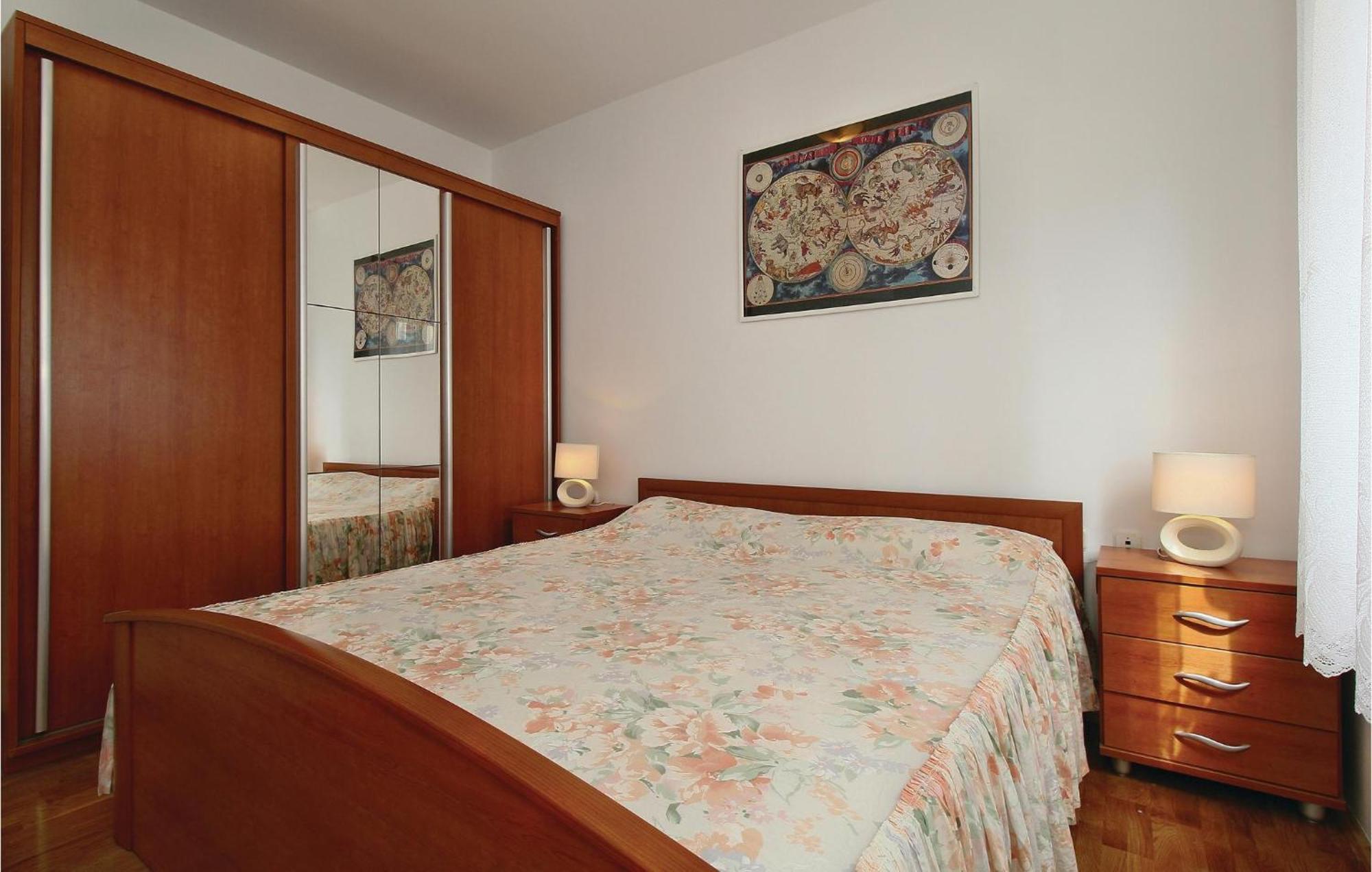 Lovely Apartment In Umag With Kitchen מראה חיצוני תמונה