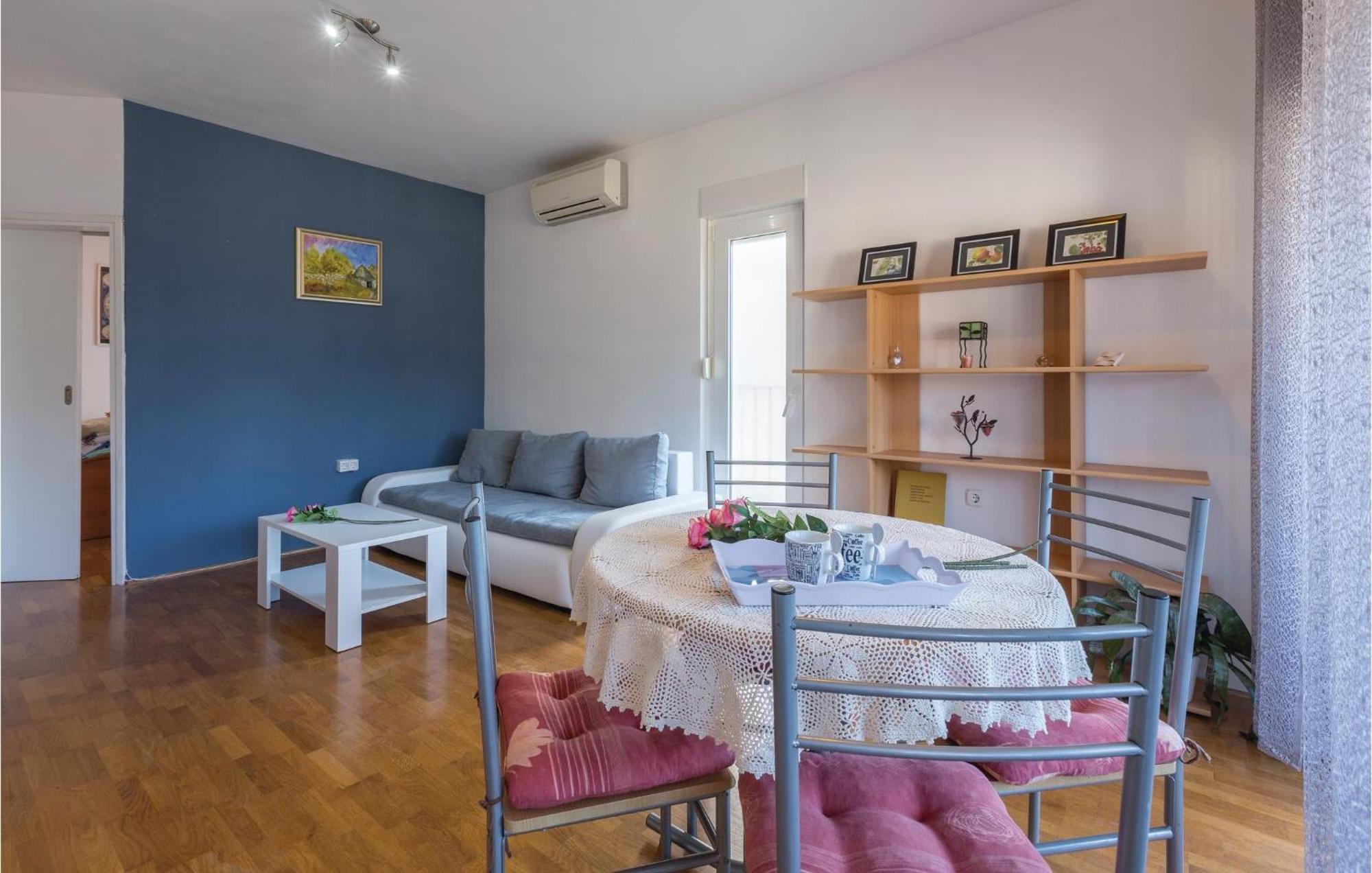 Lovely Apartment In Umag With Kitchen מראה חיצוני תמונה