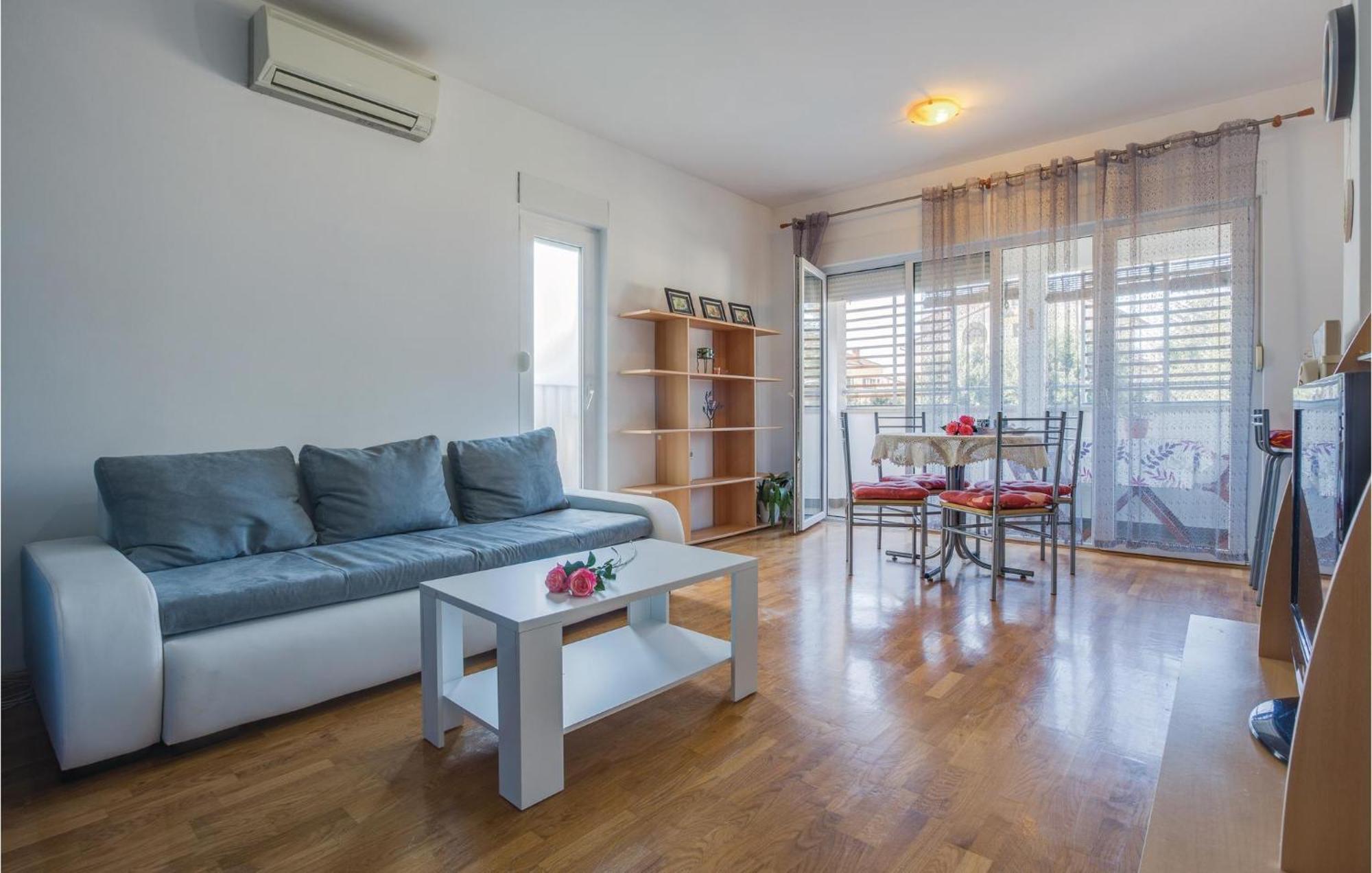 Lovely Apartment In Umag With Kitchen מראה חיצוני תמונה