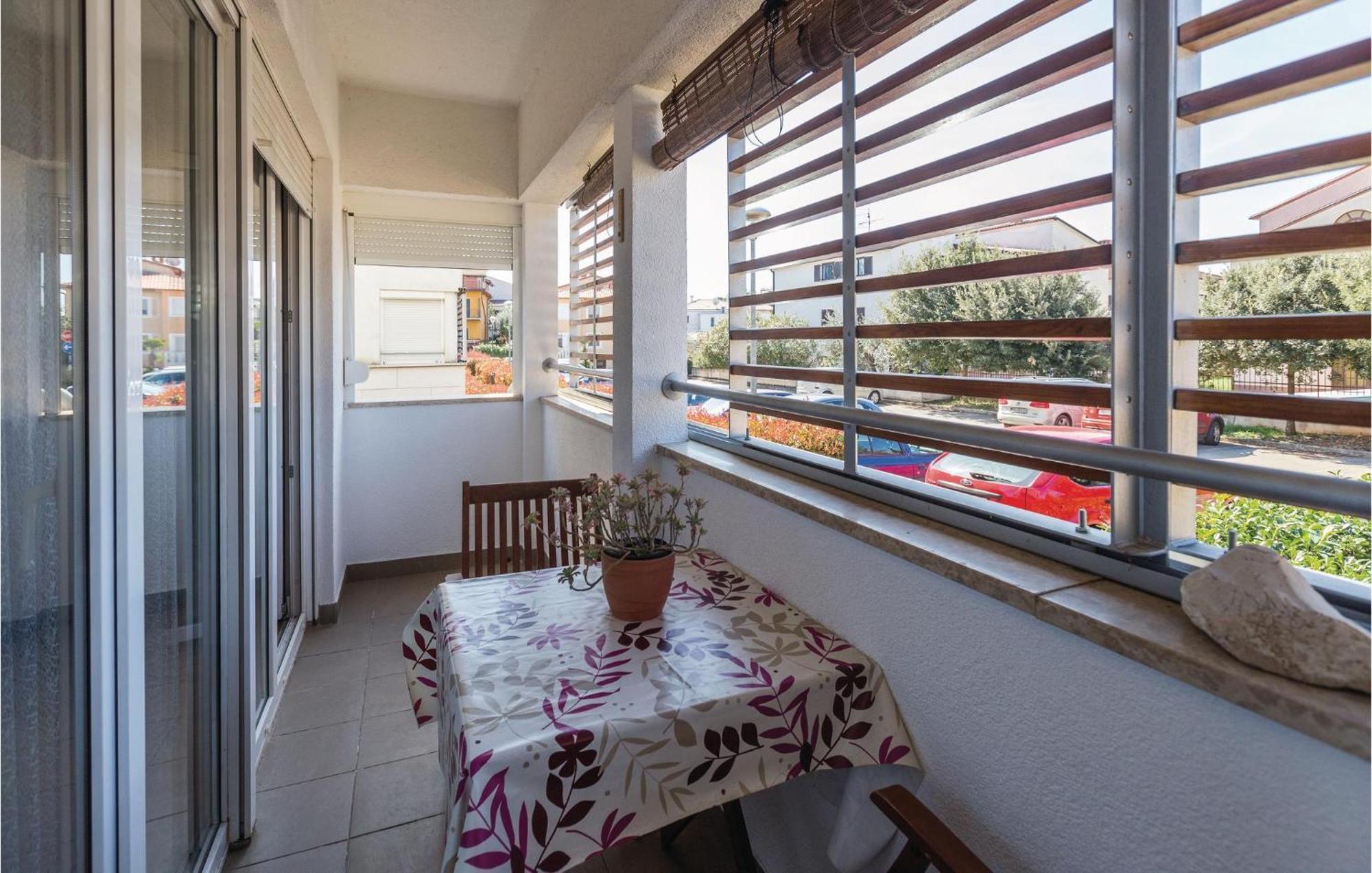 Lovely Apartment In Umag With Kitchen מראה חיצוני תמונה