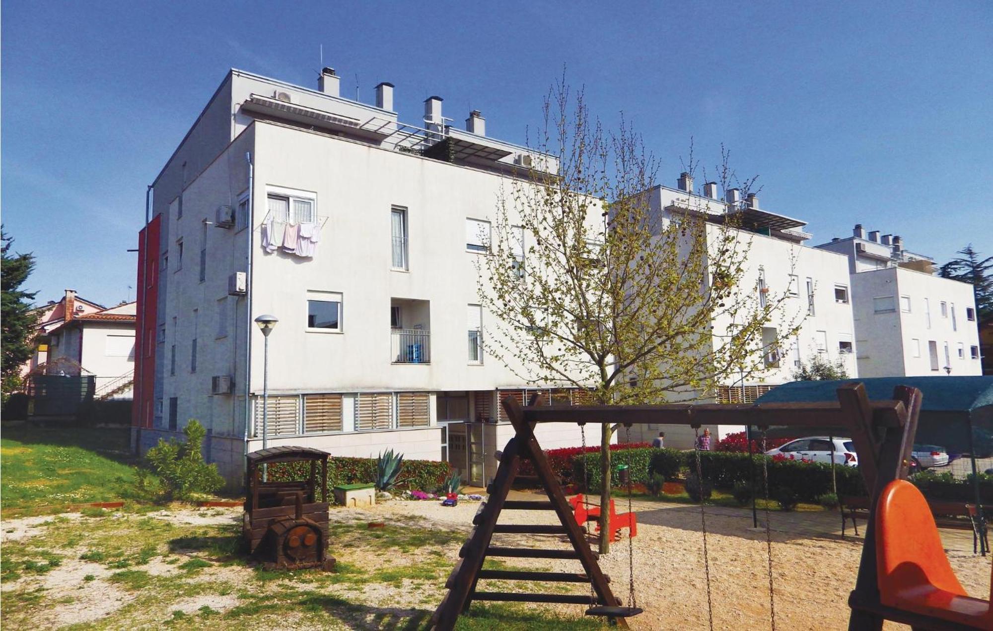 Lovely Apartment In Umag With Kitchen מראה חיצוני תמונה