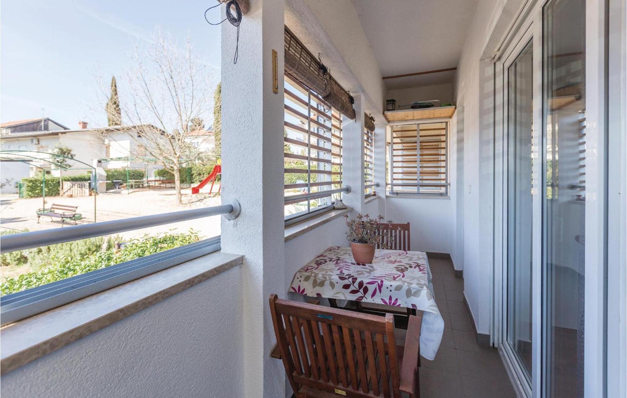 Lovely Apartment In Umag With Kitchen מראה חיצוני תמונה