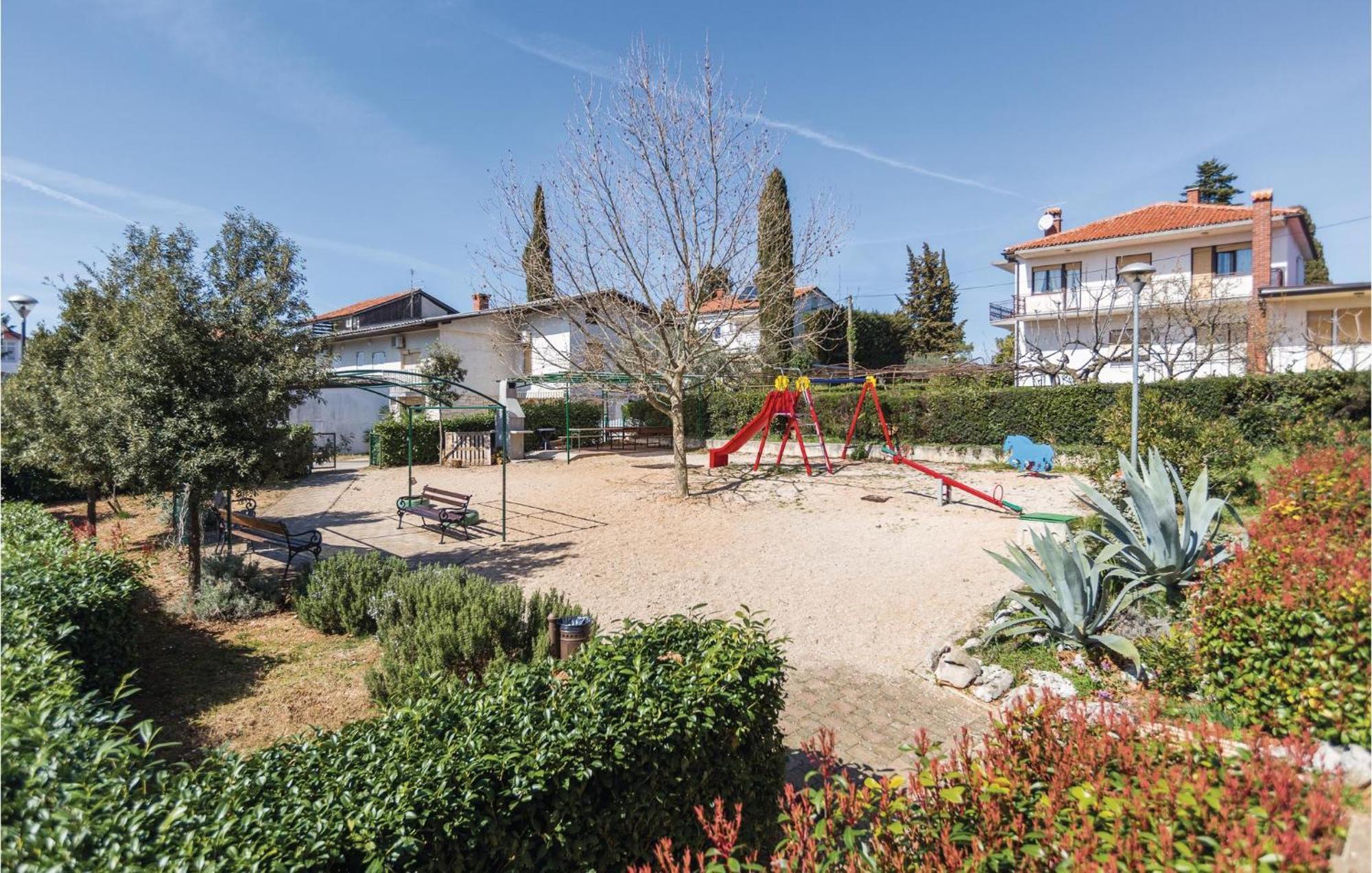 Lovely Apartment In Umag With Kitchen מראה חיצוני תמונה