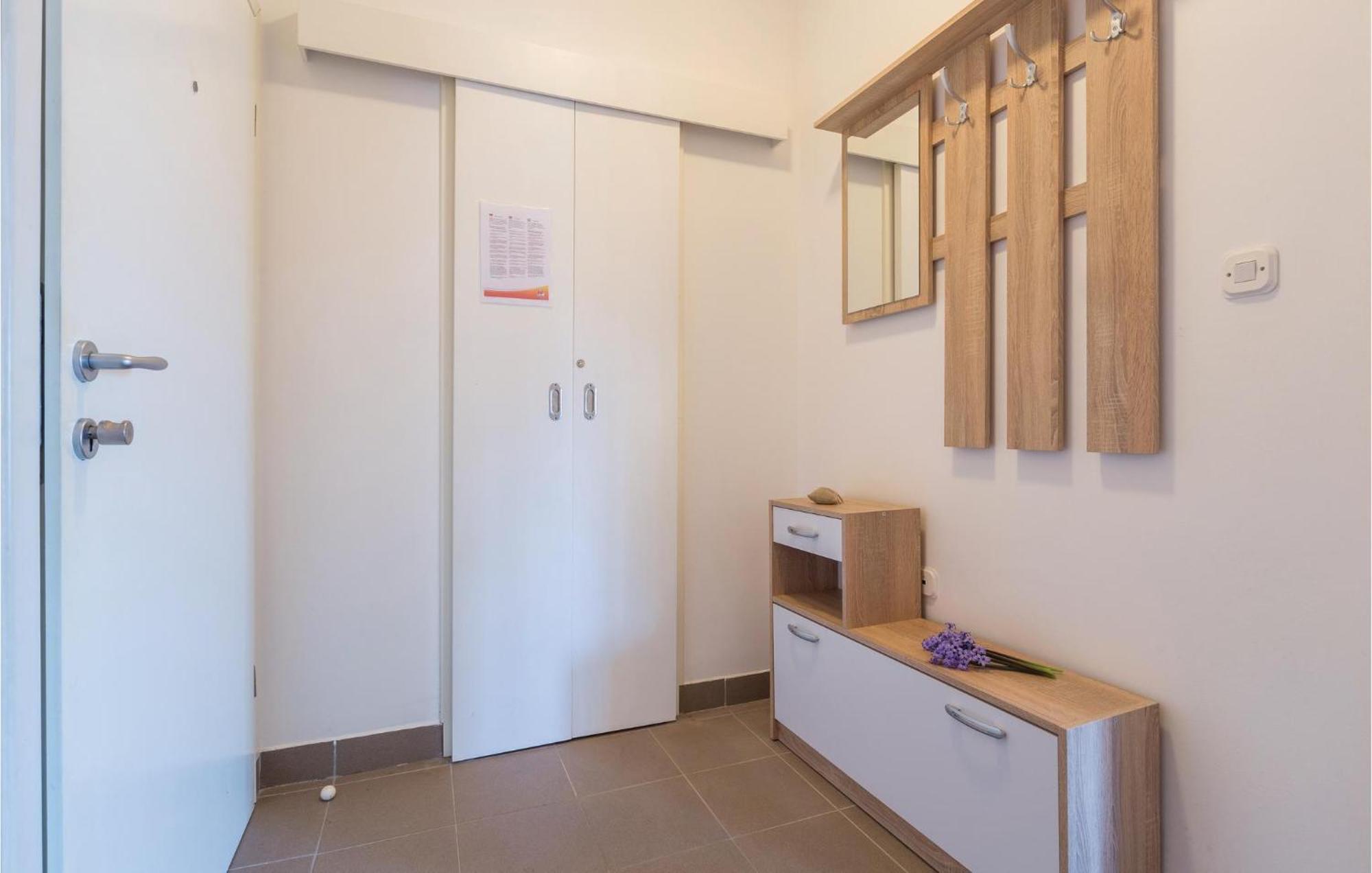 Lovely Apartment In Umag With Kitchen מראה חיצוני תמונה